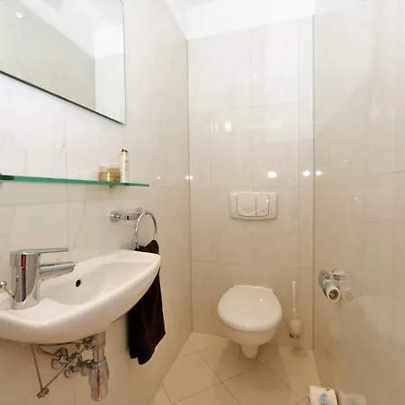 Brise Haus Valentino App 13 *