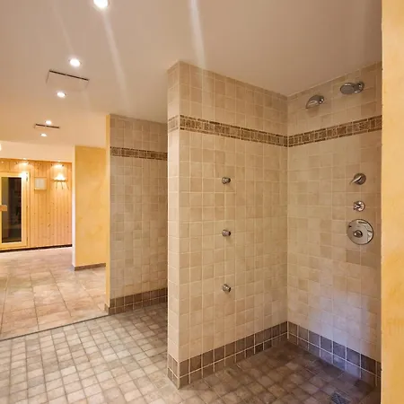 Brise Haus Valentino App 13 *